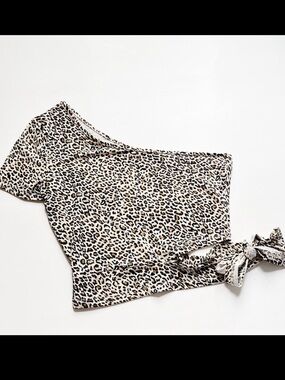 🩷TRENDING CHEETAH PRINT ONE SHOULDER SHORT SLEEVE CROP TOP SIZE SMALL GOING OUT